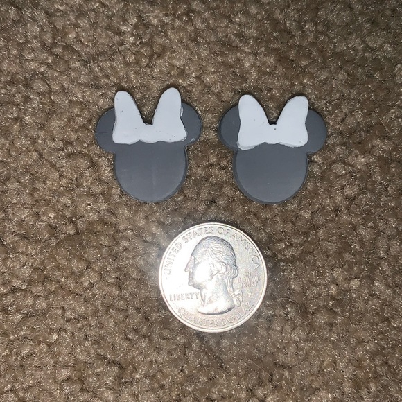 Handmade Minnie Mouse inspired Clay Earrings - Grey/White -Stud - Picture 3 of 4